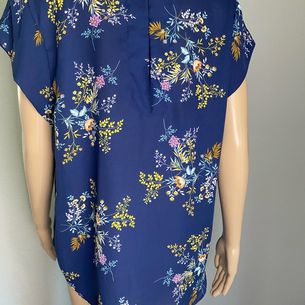 Floral Top - Picture 4 of 4